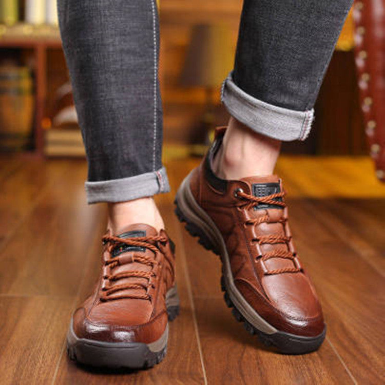Men's hiking sneakers with cushioned EVA insole